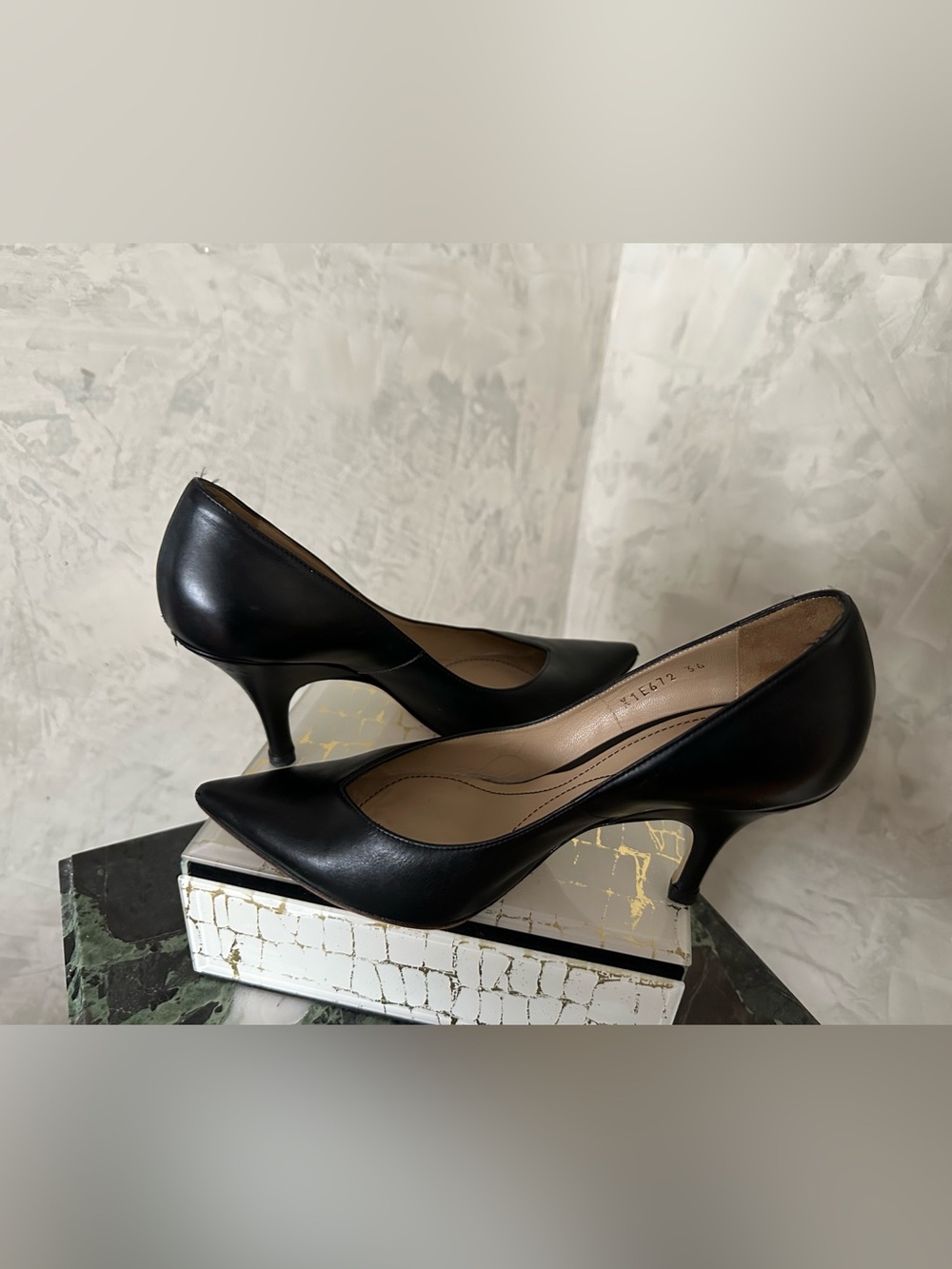 Giorgio Armani Black Leather Pointed Pumps - Picture 4 of 10